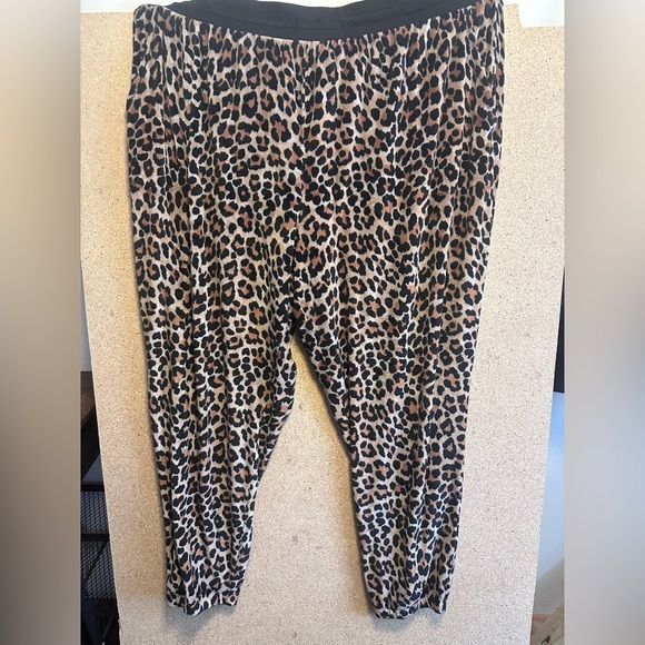 Secret Treasures Leopard Print Sweater And Pant Set Size 2XL - Picture 8 of 10